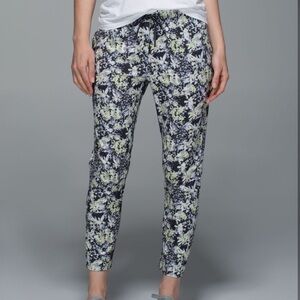 Lululemon | Jet Crop Luxtreme Floral yellow Black Drawstring Pants
